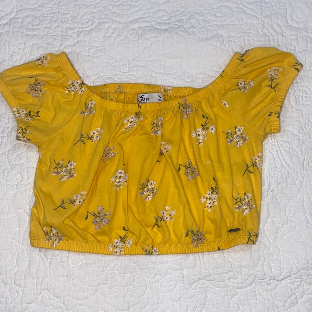 Holister shirt, Size: SMALL (only worn once)